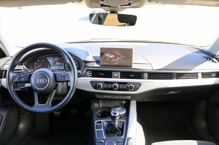 Audi A4 2,0 TDI 110kW Sport Navi Xenon