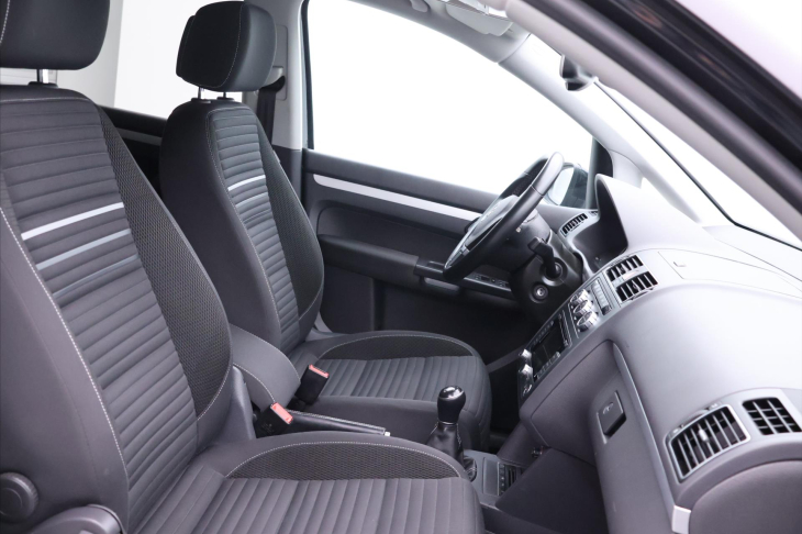 Volkswagen Touran 1,2 TSI Cup 7-Míst Serv.kniha