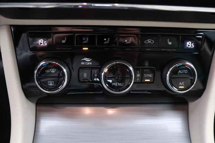 Škoda Superb 2,0 TDI 147kW Style 4x4 Kůže