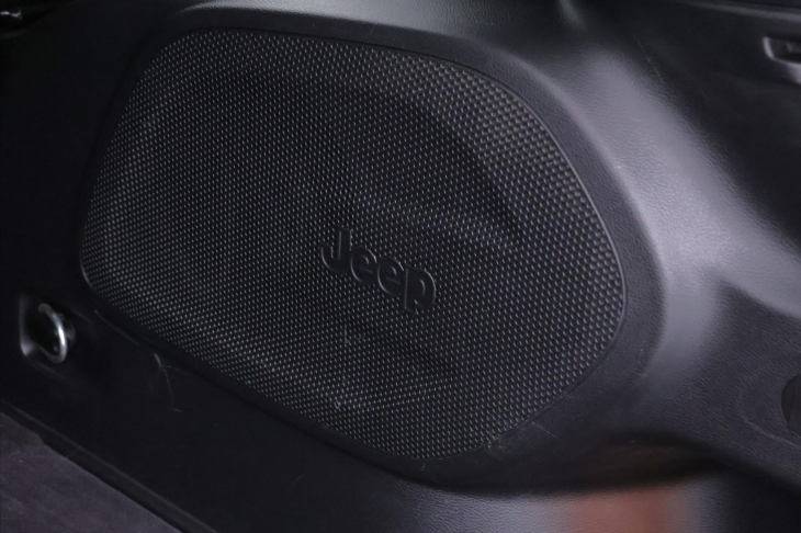 Jeep Cherokee 3,2 200kW AWD Kamera 1.Maj DPH