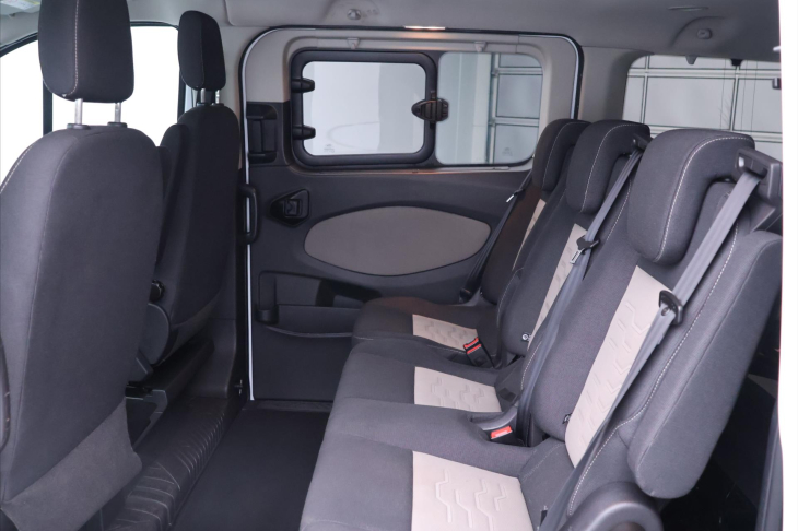 Ford Tourneo Custom 2,0 TDCI 125KW 8-Míst Long DPH