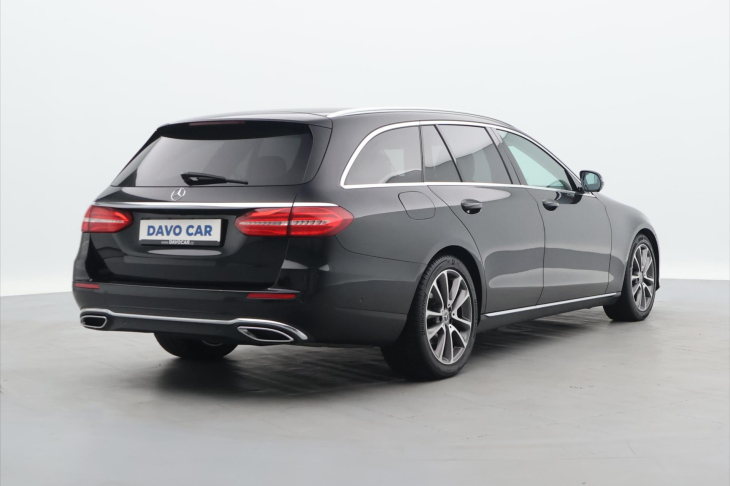 Mercedes-Benz Třídy E 2,0 300d 180kW DPH 360° Aut.