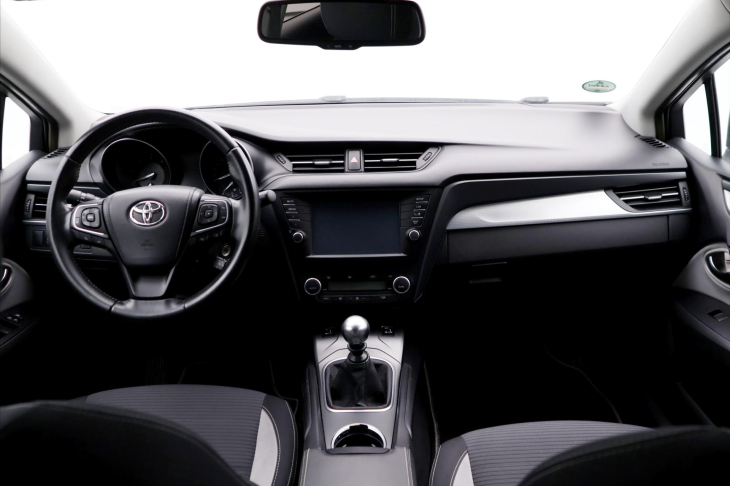 Toyota Avensis 2,0 D-4D 105kW Aut.klima CZ