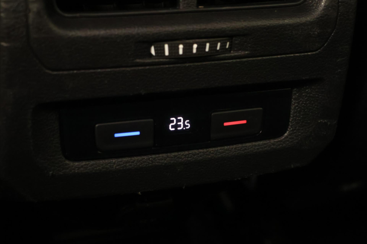 Volkswagen Touran 2,0 TDI 110kW DSG Matrix DPH