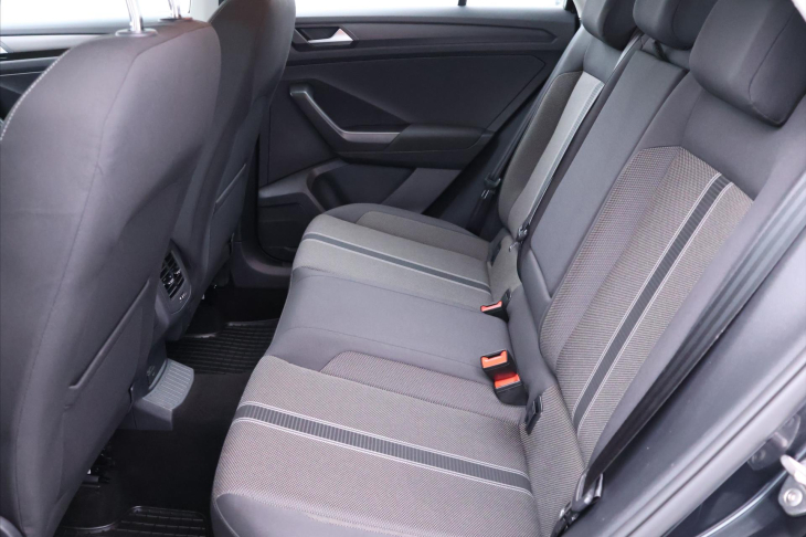 Volkswagen T-Roc 1,0 TSI 85kW Comfort 1.Maj DPH