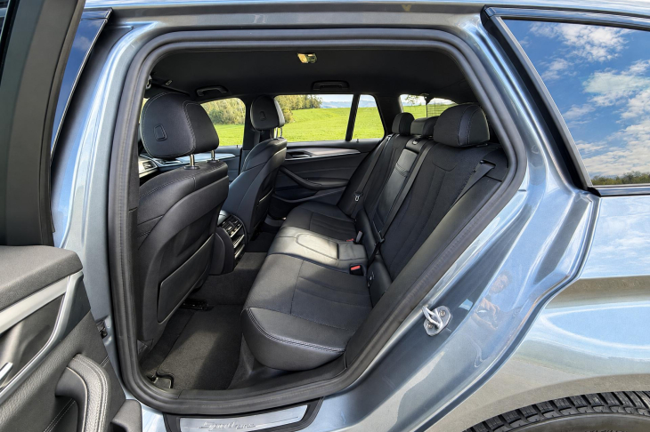 BMW Řada 5 3,0 3.0 530d Touring Sport DPH