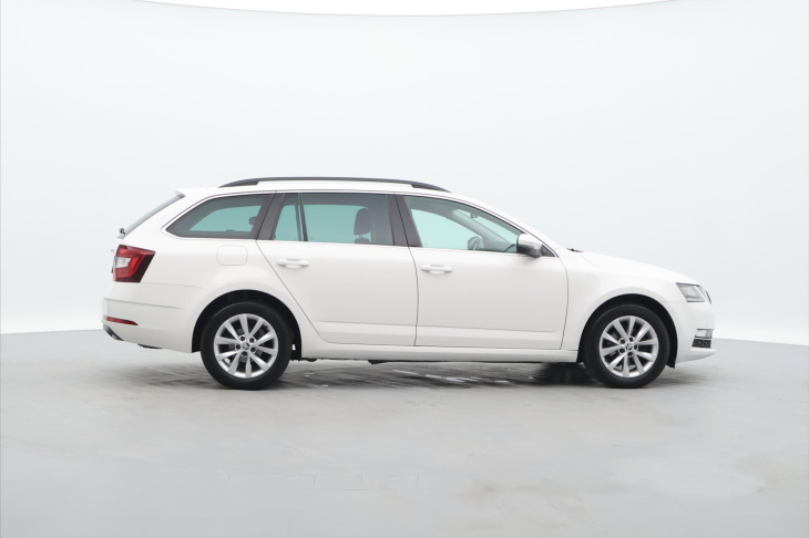 Škoda Octavia 1,6 TDI 85kW DSG Style LED CZ