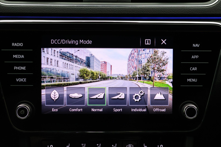 Škoda Superb 2,0 TDI DSG 4x4 CZ Scout DPH