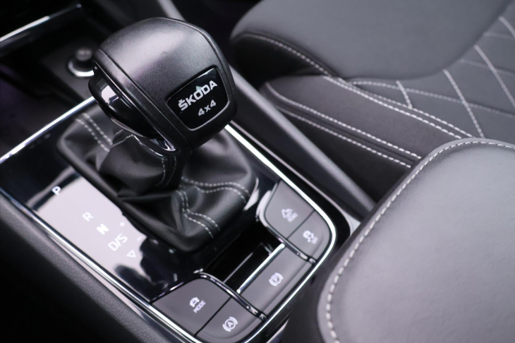 Škoda Karoq 2,0 TDI DSG 4x4 Sportline DPH