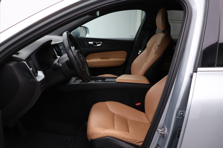 Volvo XC60 2,0 140KW D4 Momentum AWD Auto