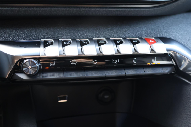 Peugeot 5008 1,2 PT Aut. Allure 7-Míst DPH