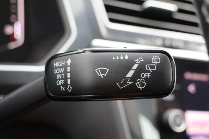 Volkswagen Tiguan 2,0 TDI DSG 4x4 CZ DPH R-Line