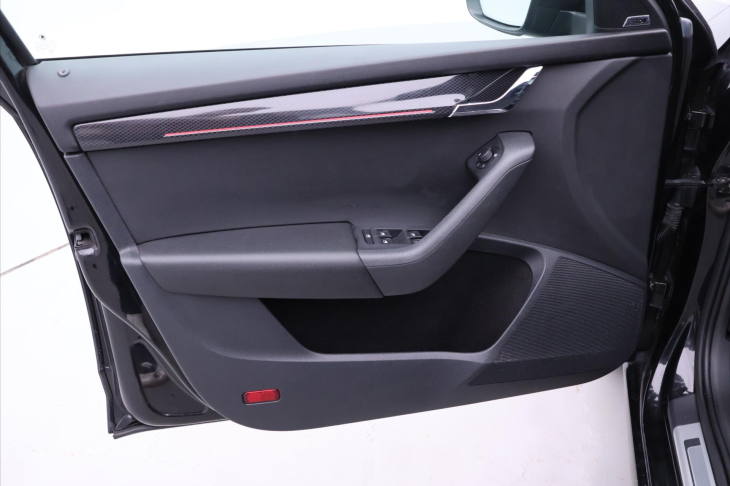 Škoda Octavia 2,0 TDI 135kW RS 4x4 DSG Virtual