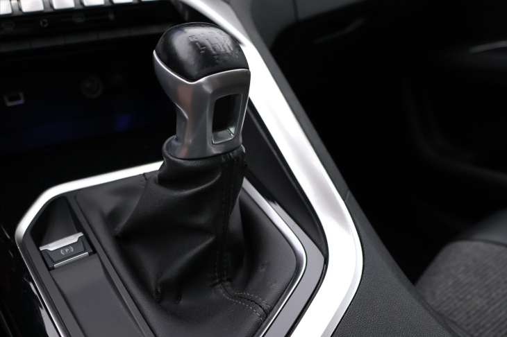 Peugeot 5008 1,2 PT 96kW Allure PANO 7-míst
