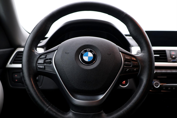 BMW Řada 3 2,0 320d 140kW xDrive CZ Sport-line