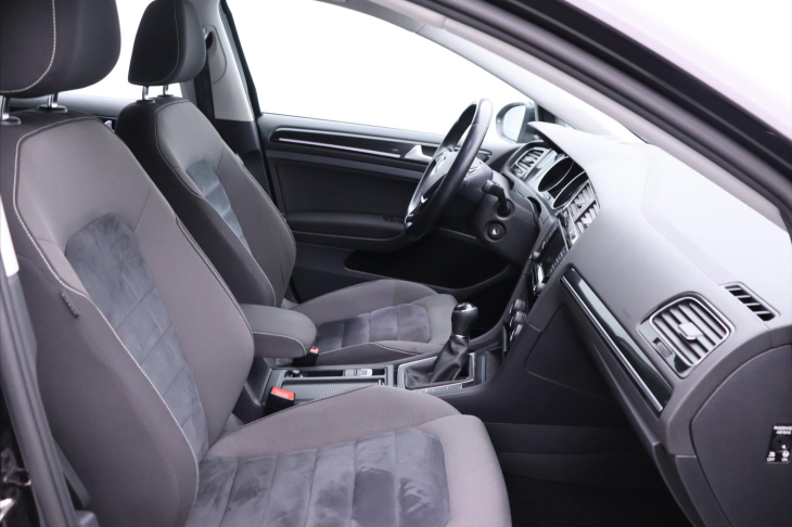 Volkswagen Golf 1,4 TSI Highline Bi-xenon