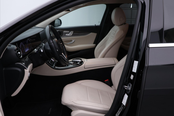 Mercedes-Benz Třídy E 2,0 300d 180kW DPH 360° Aut.