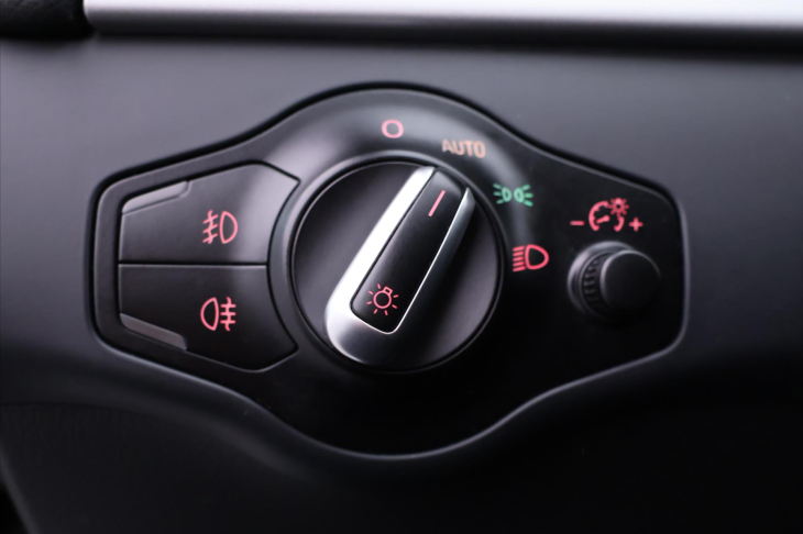 Audi A4 2,0 TDI 125kW S-Line Aut.klima