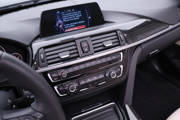 BMW Řada 4 2,0 135 kW Modern Line Cabrio