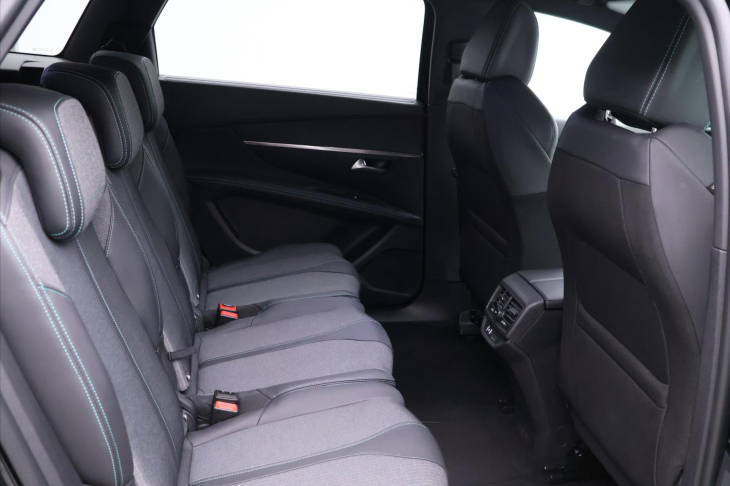 Peugeot 5008 1,2 PT 96kW Allure 7.Míst DPH