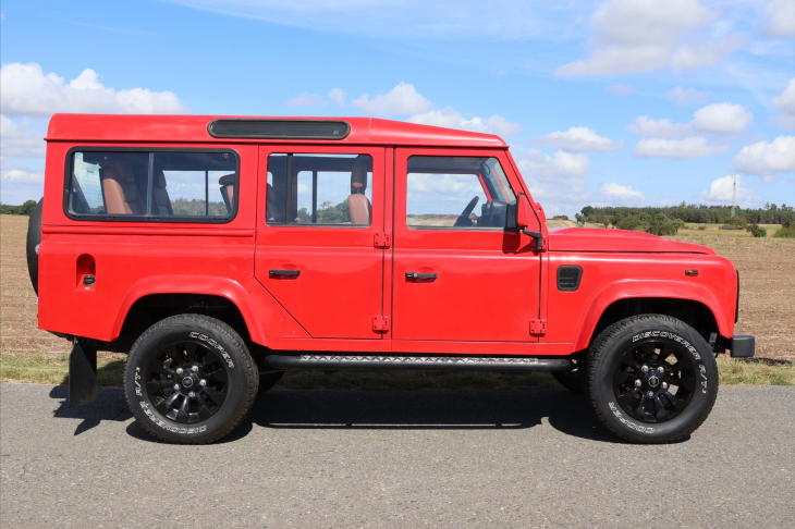 Land Rover Defender 2,4 TD4 7-Míst Kůže A/C 4x4