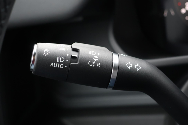 Land Rover Defender 5,0 110 P425 X-DYNAMIC CZ DPH