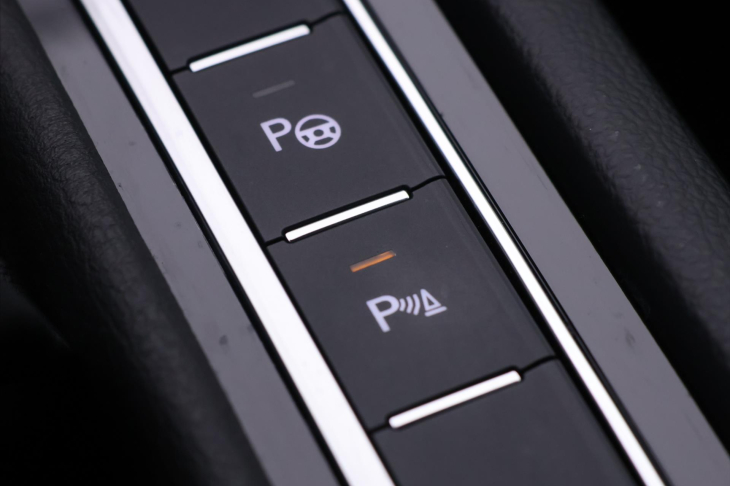 Volkswagen Passat 2,0 TDI 110kW DSG Matrix DPH