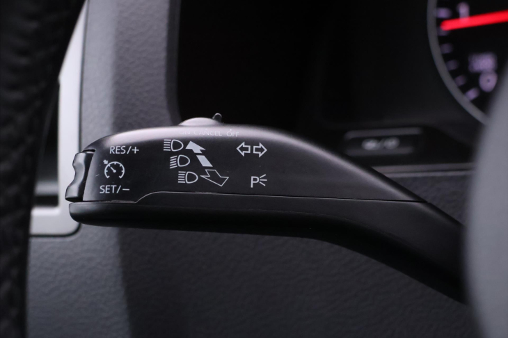 Volkswagen Caravelle 2,0 TDI 103kW DSG 8-Míst Tažné