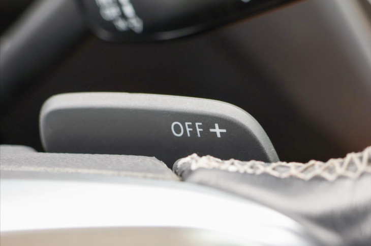 Volkswagen Tiguan 2,0 TDI DSG 4x4 CZ DPH R-Line