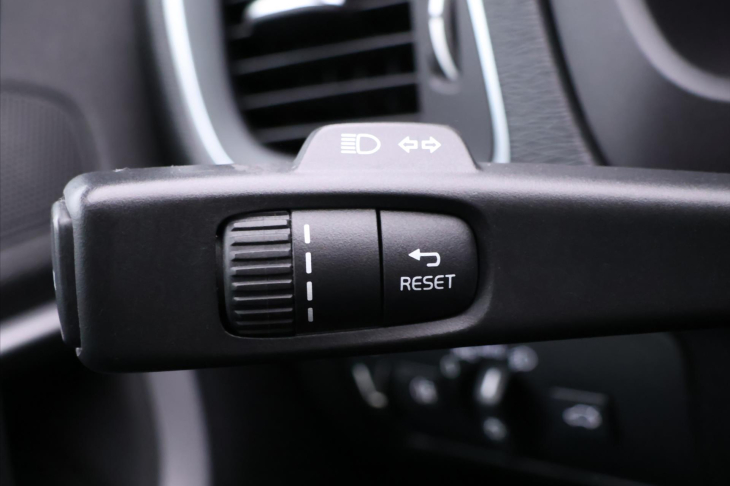 Volvo V40 1,5 T2 90kW Aut. Momentum