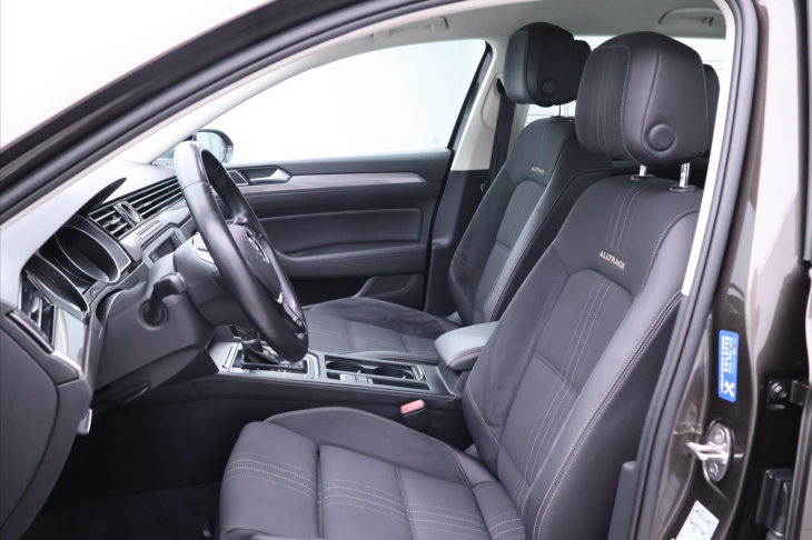 Volkswagen Passat 2,0 TDI 140kW DSG LED Alltrack