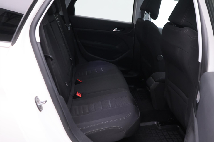 Peugeot 308 1,2 PT 96kW Allure LED Pano