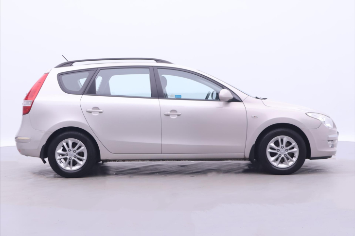 Hyundai i30 1,6 i 92kW CZ Klima STK 10/27