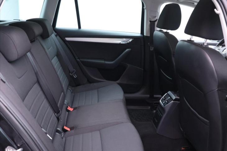 Škoda Octavia 1,4 TSI 103kW Elegance Xenon