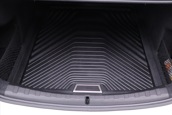 BMW Řada 3 2.0 330i 190kW M-Sport CZ DPH