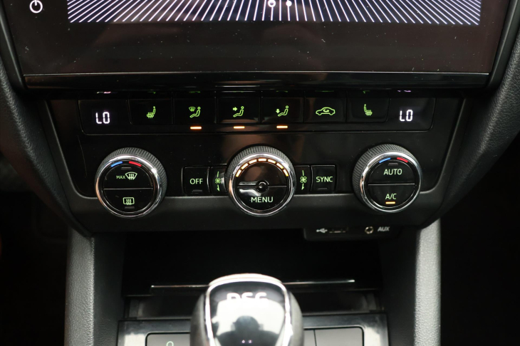 Škoda Octavia 1,6 TDI DSG Style+ LED Kůže