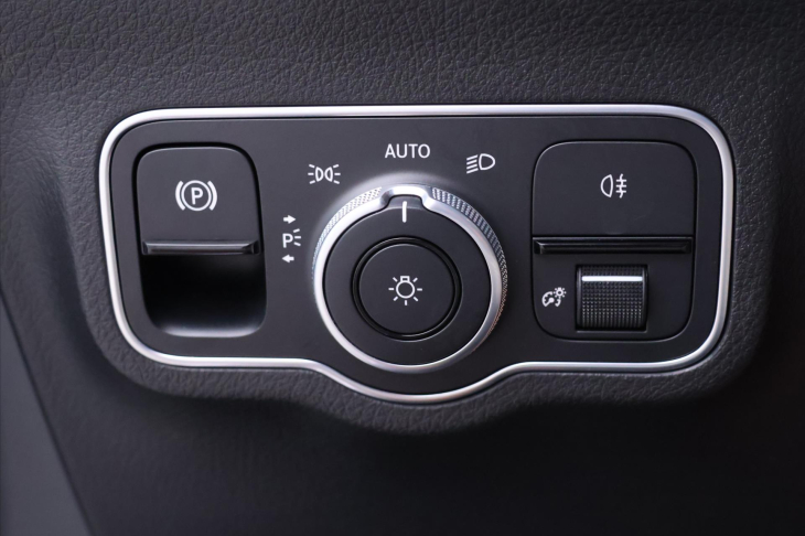 Mercedes-Benz GLA 2,0 220d 140kW 4Matic CZ LED