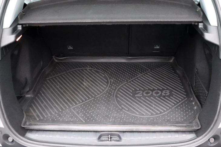 Peugeot 2008 1,2 PureTech 61kW Allure CZ