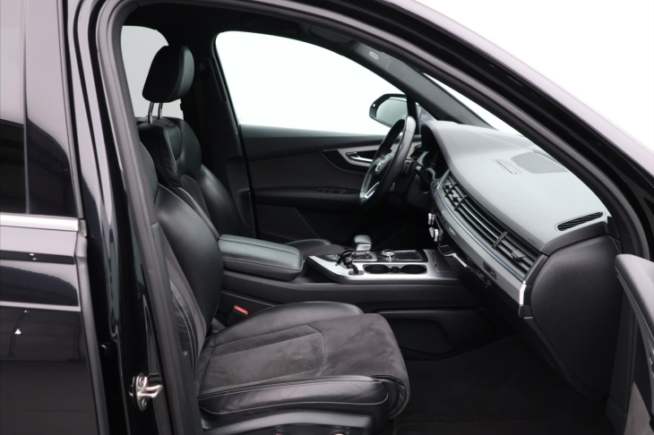 Audi Q7 3,0 TDI 200kW quattro 1.Maj.