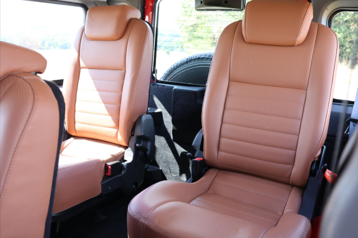 Land Rover Defender 2,4 TD4 7-Míst Kůže A/C 4x4