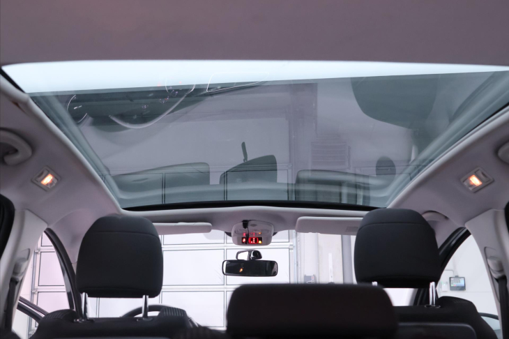 Peugeot 5008 1,6 i 88kW Panorama Aut.klima