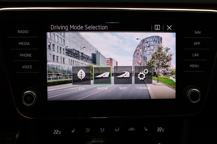 Škoda Superb 2,0 TSI DSG CZ Sportline DPH