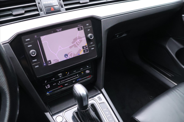 Volkswagen Passat 2,0 TDI 140kW DSG CZ R-line