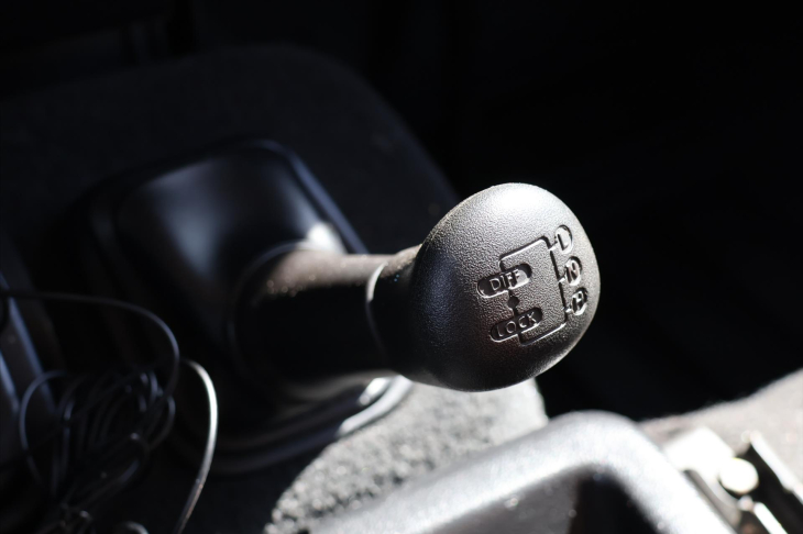 Land Rover Defender 2,4 TD4 7-Míst Kůže A/C 4x4