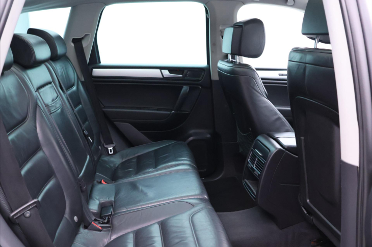 Volkswagen Touareg 3,0 TDI 176kW 4M Kůže Tažné