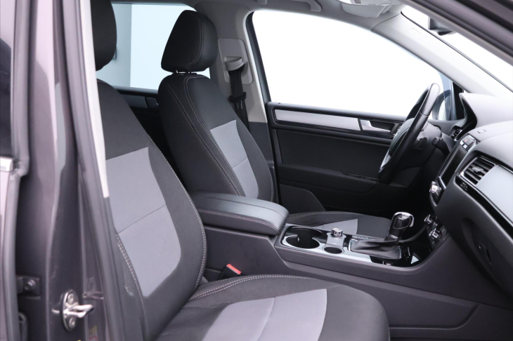 Volkswagen Touareg 3,0 TDI 150kW V6 Kam. Klim. CZ