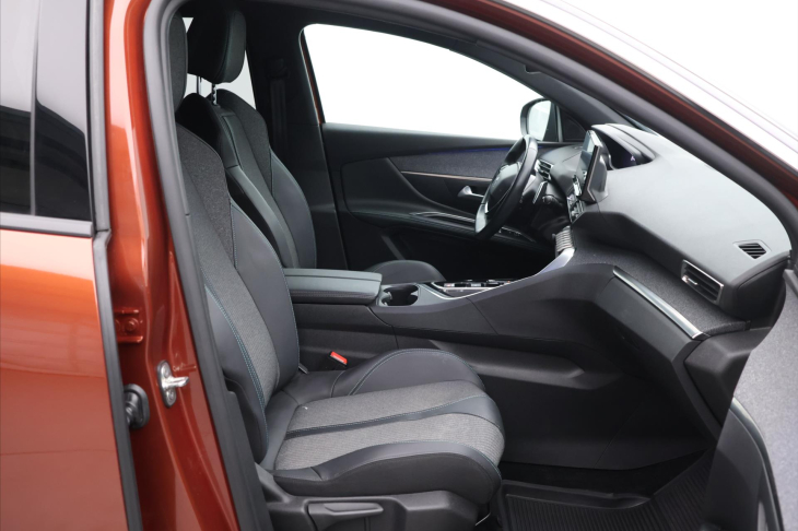 Peugeot 5008 1.2 PT 96kW 1.maj Allure CZ