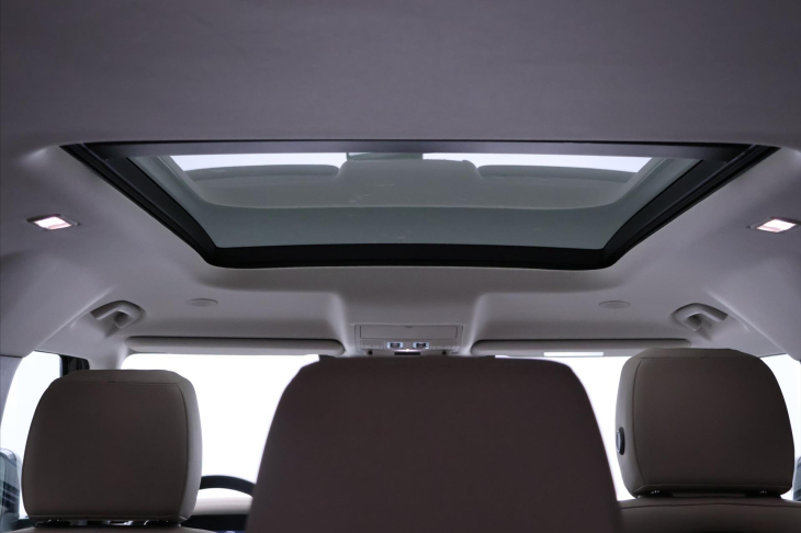 Land Rover Defender 2,0 D240 177kW Aut. AWD Tažné