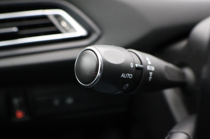 Peugeot 308 1,5 HDI 75kW Aut.klima