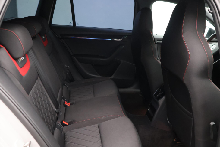 Škoda Octavia 2,0 TDI 135kW LED Navigace RS